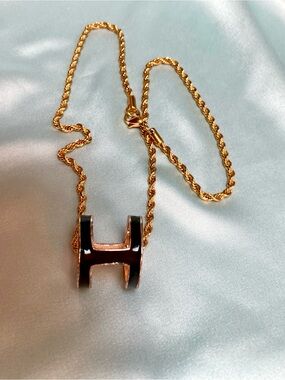 Gold Rope Chain Necklace with Black H initial Pendant